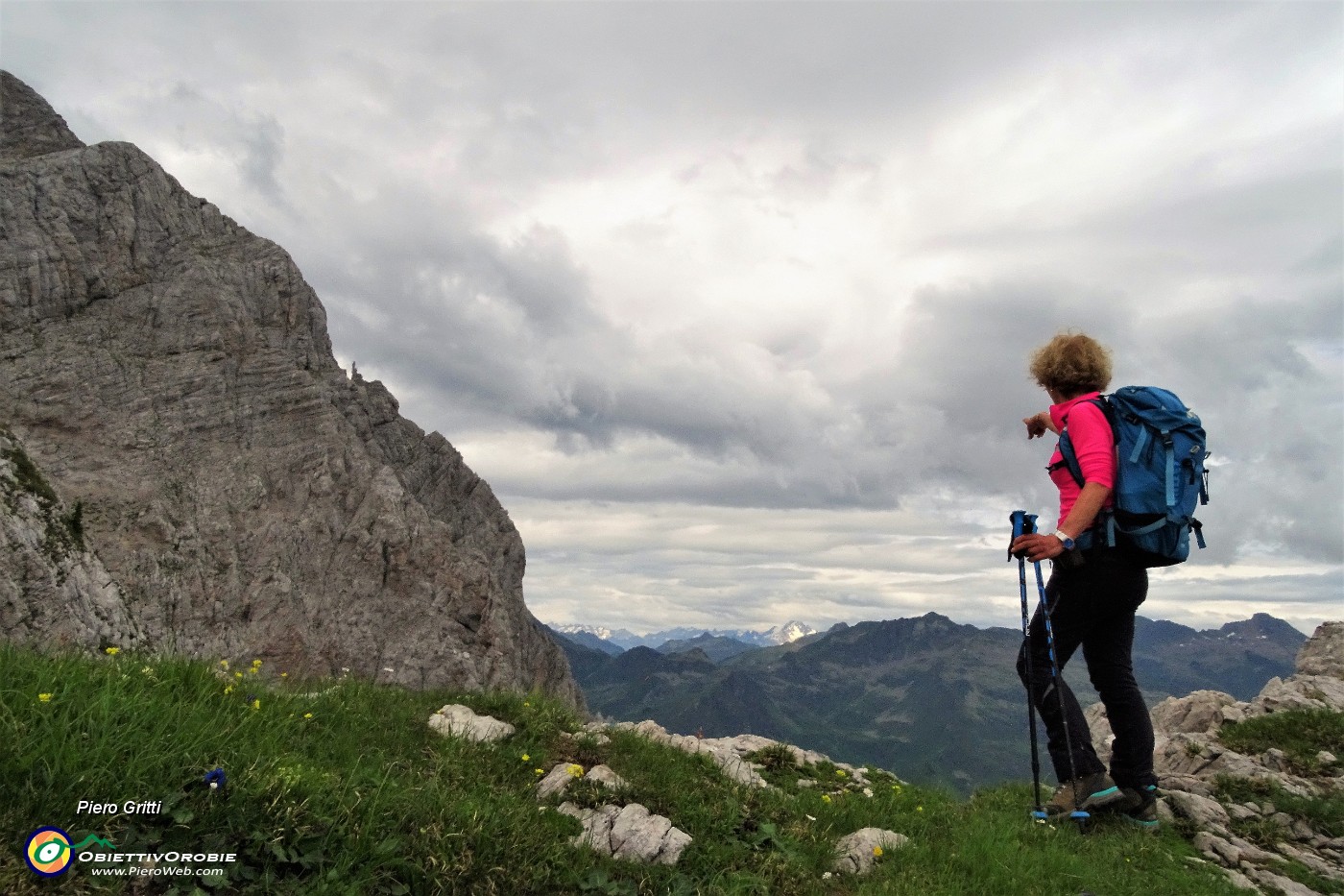 55 Vista verso le Orobie e le Alpi.JPG